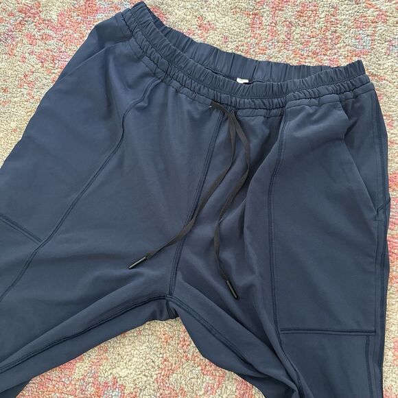 Lululemon Final Play Pants 23" Size 6 Navy Crop Travel Vacation Casual Gorp Cute - Picture 6 of 11